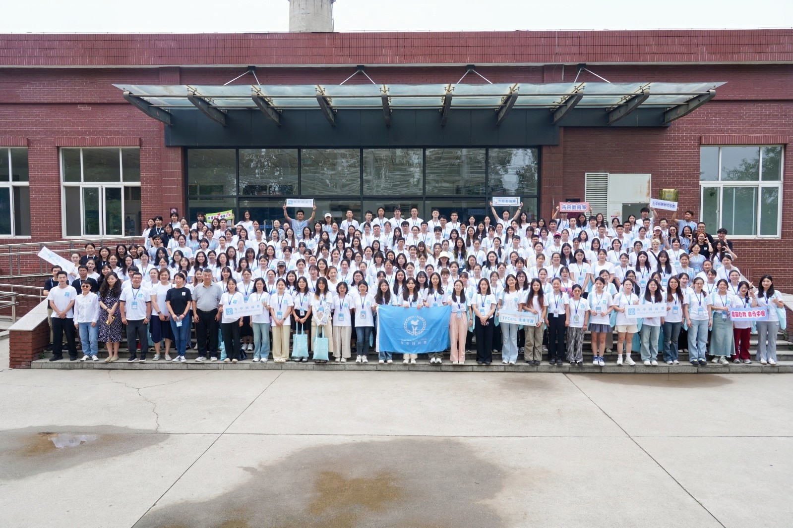 1726040708967090.jpg 3.32024岗前培训合影.JPG